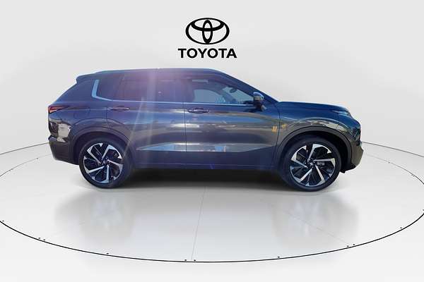 2024 Mitsubishi Outlander Exceed ZM