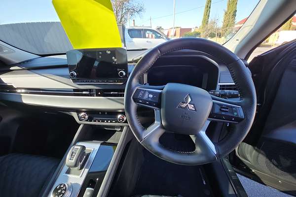 2024 Mitsubishi Outlander Exceed ZM