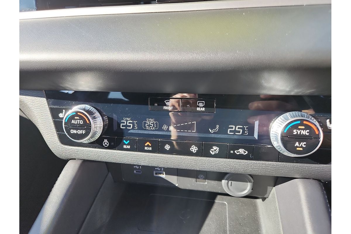 2024 Mitsubishi Outlander Exceed ZM