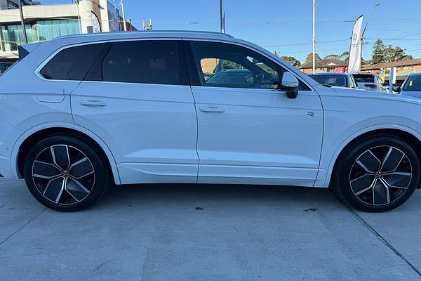 2024 Volkswagen Touareg 210TDI R-Line RC