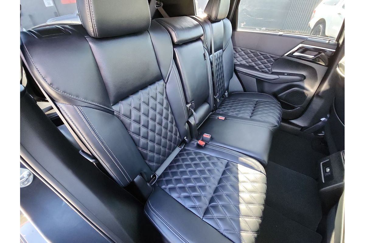 2024 Mitsubishi Outlander Exceed ZM
