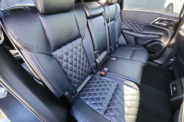 2024 Mitsubishi Outlander Exceed ZM