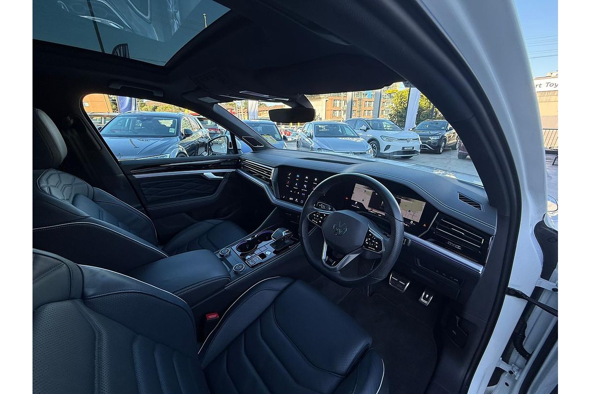 2024 Volkswagen Touareg 210TDI R-Line RC