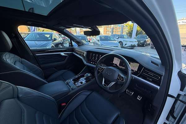 2024 Volkswagen Touareg 210TDI R-Line RC