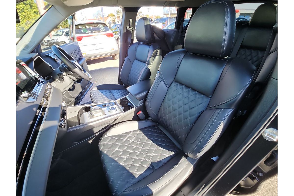 2024 Mitsubishi Outlander Exceed ZM