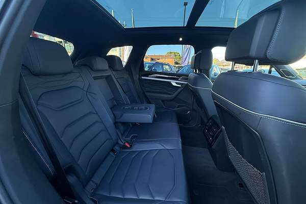 2024 Volkswagen Touareg 210TDI R-Line RC