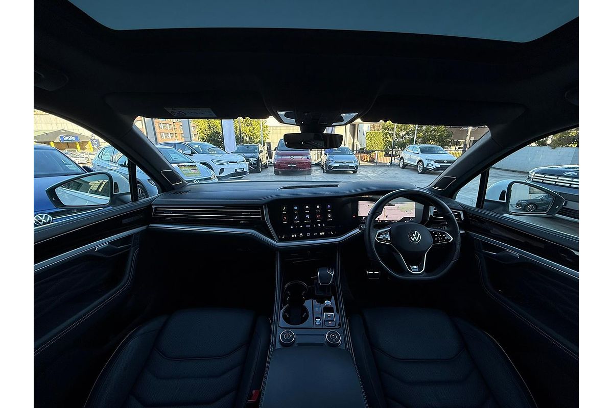 2024 Volkswagen Touareg 210TDI R-Line RC