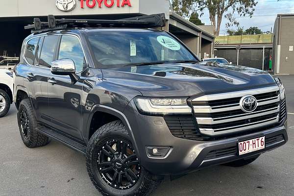2023 Toyota Landcruiser Sahara FJA300R