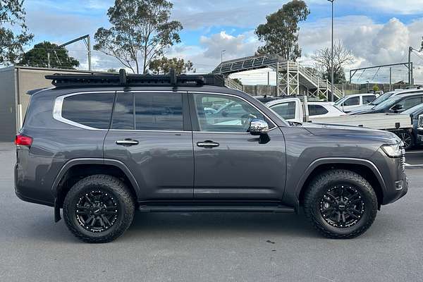 2023 Toyota Landcruiser Sahara FJA300R