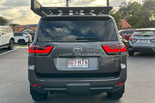 2023 Toyota Landcruiser Sahara FJA300R