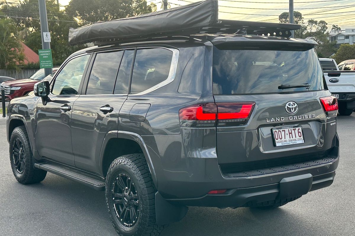 2023 Toyota Landcruiser Sahara FJA300R