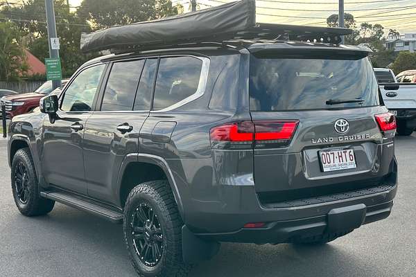 2023 Toyota Landcruiser Sahara FJA300R