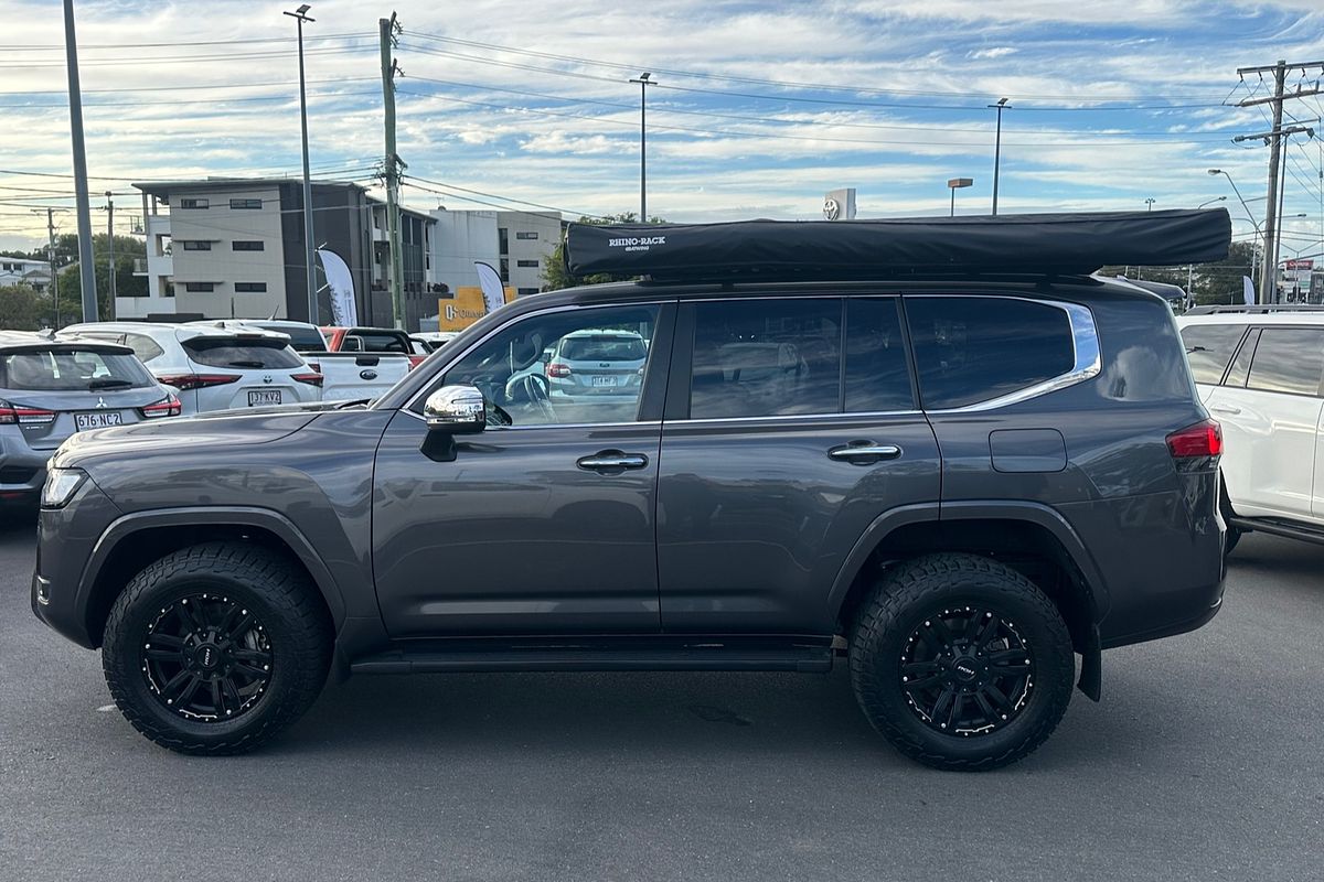 2023 Toyota Landcruiser Sahara FJA300R