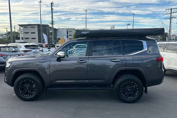 2023 Toyota Landcruiser Sahara FJA300R