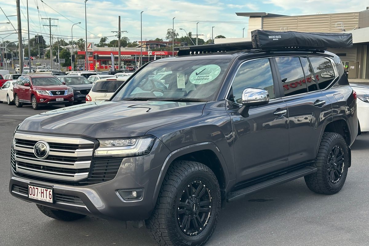 2023 Toyota Landcruiser Sahara FJA300R