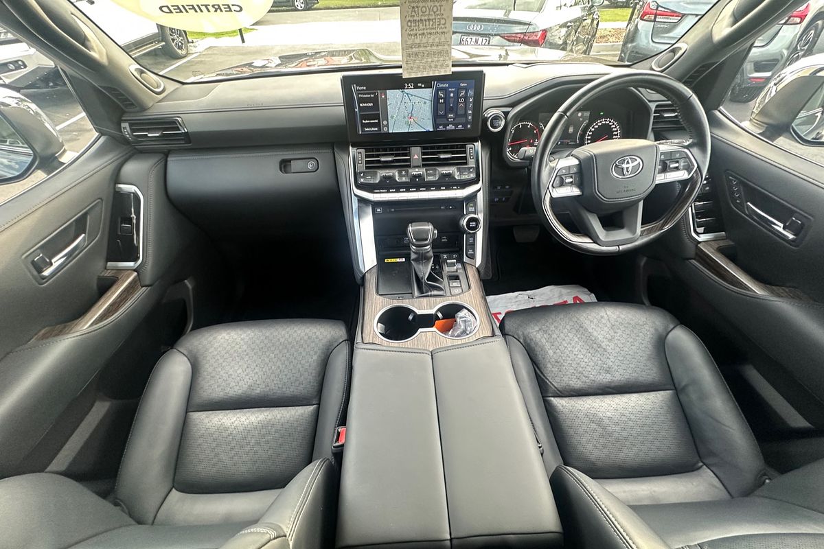 2023 Toyota Landcruiser Sahara FJA300R