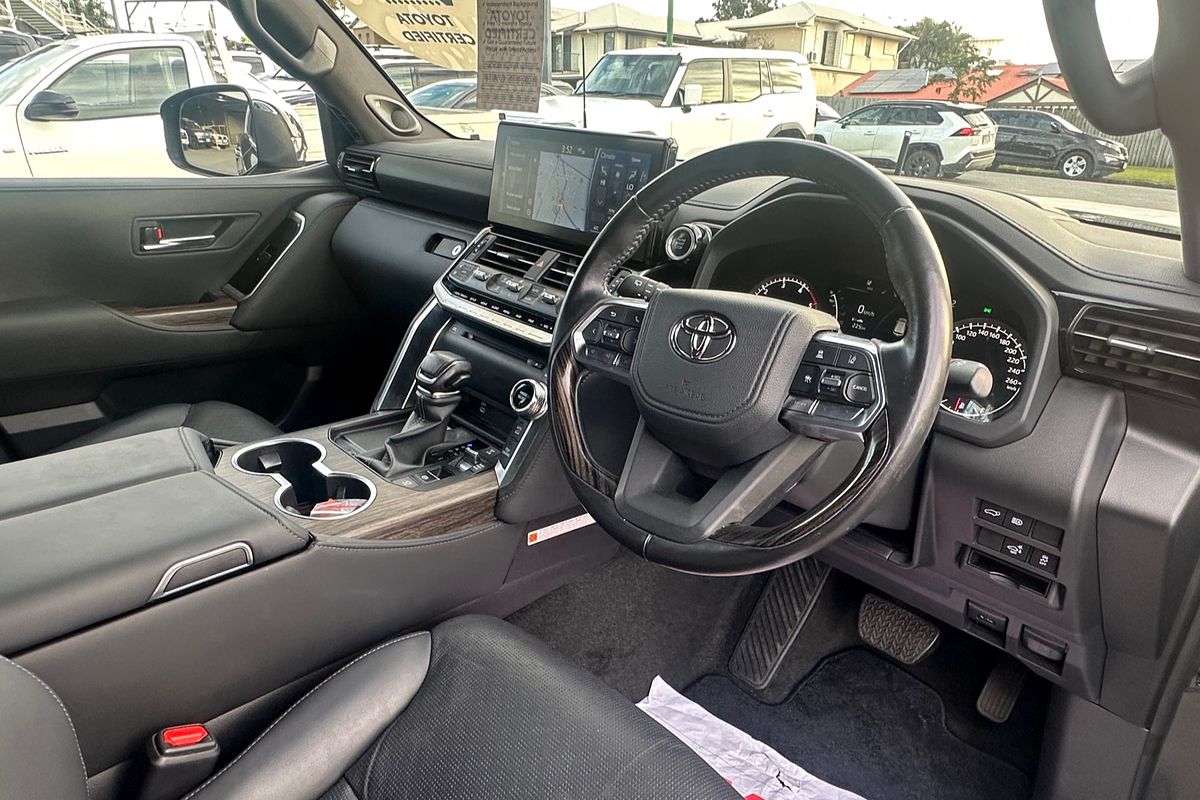 2023 Toyota Landcruiser Sahara FJA300R