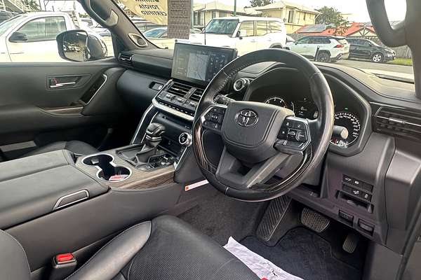 2023 Toyota Landcruiser Sahara FJA300R