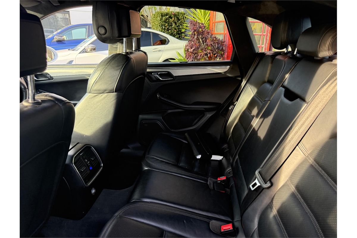 2015 Porsche Macan Turbo 95B