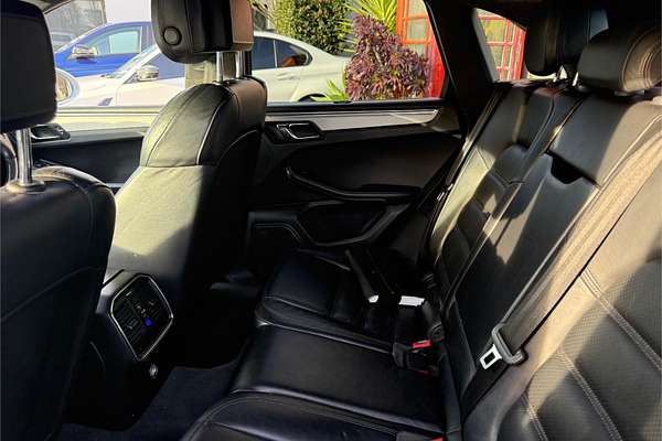 2015 Porsche Macan Turbo 95B