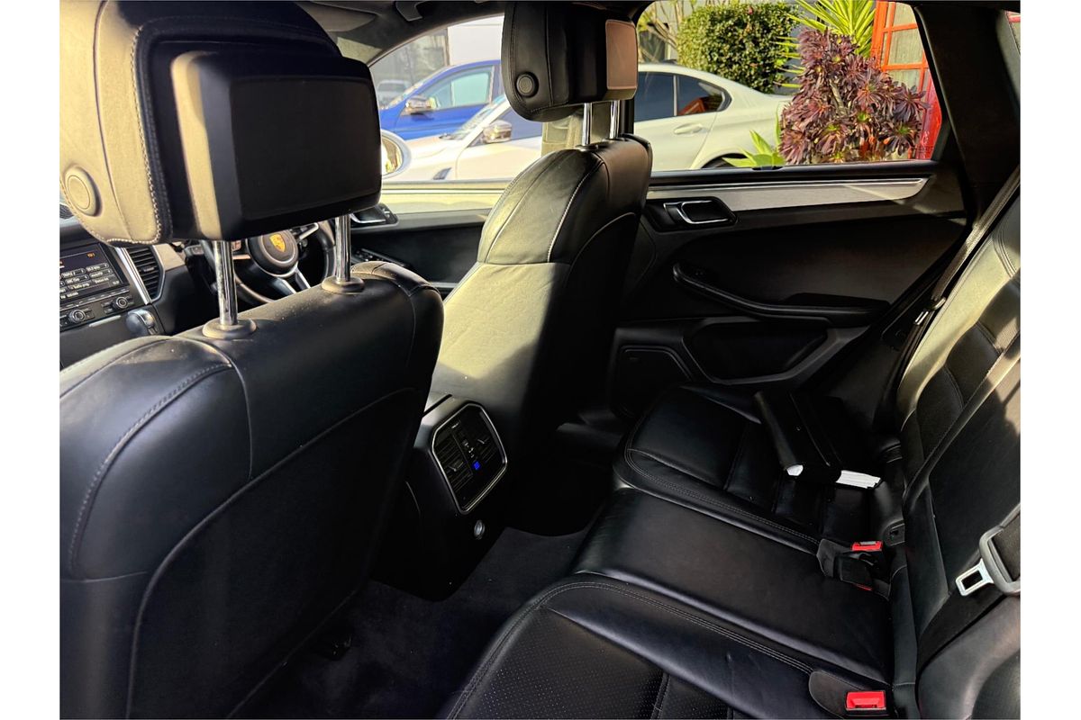 2015 Porsche Macan Turbo 95B