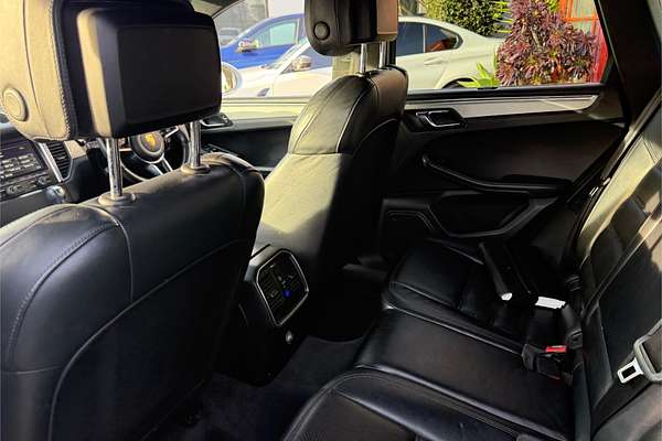 2015 Porsche Macan Turbo 95B