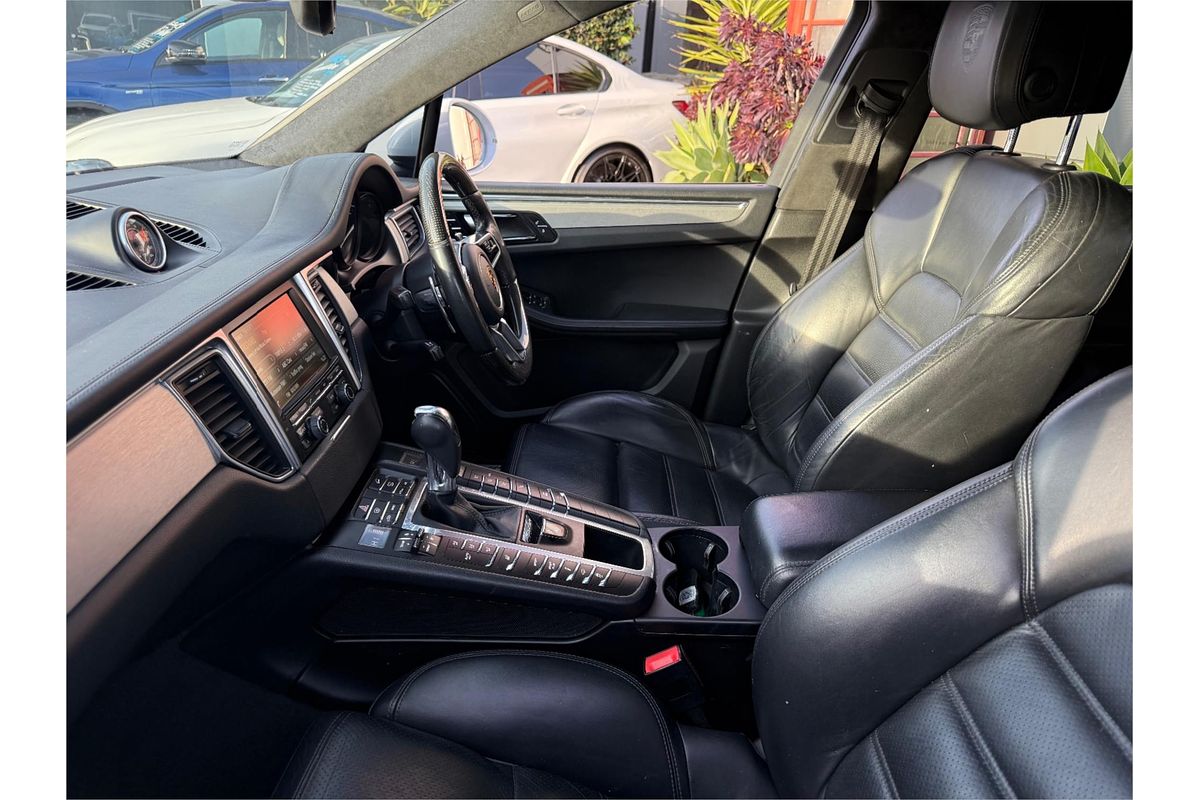 2015 Porsche Macan Turbo 95B