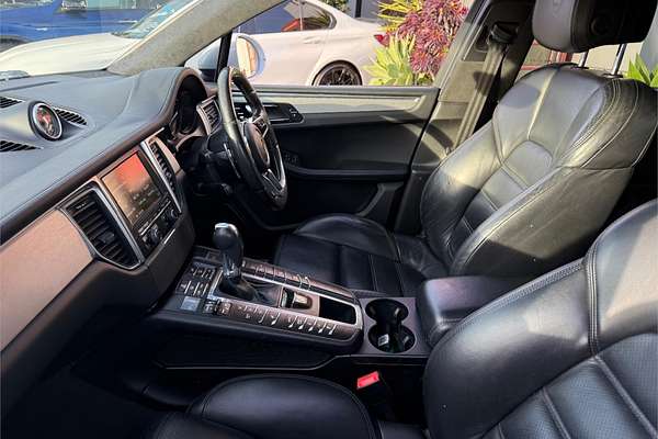 2015 Porsche Macan Turbo 95B