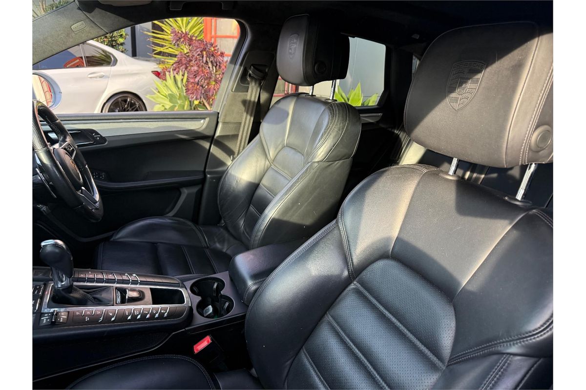 2015 Porsche Macan Turbo 95B