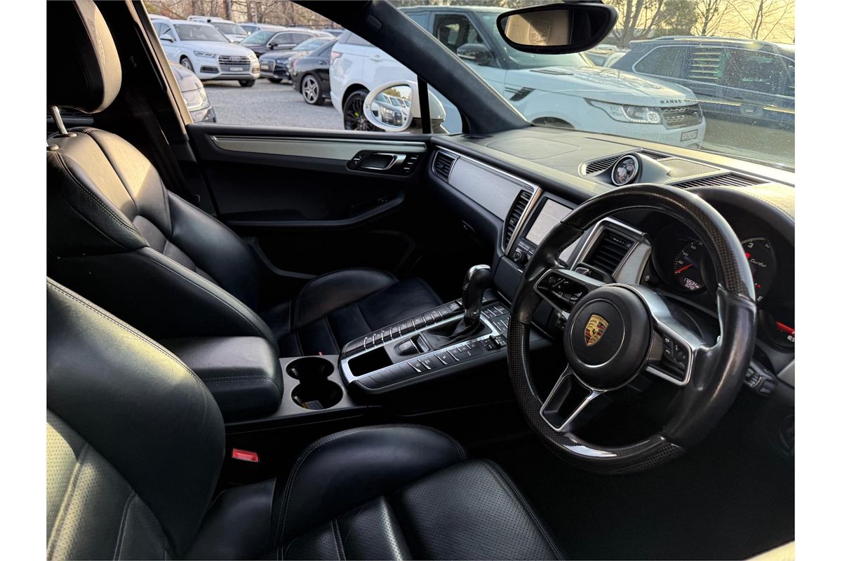 2015 Porsche Macan Turbo 95B