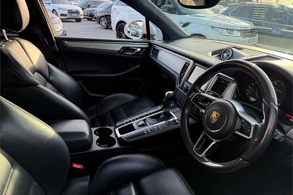 2015 Porsche Macan Turbo 95B