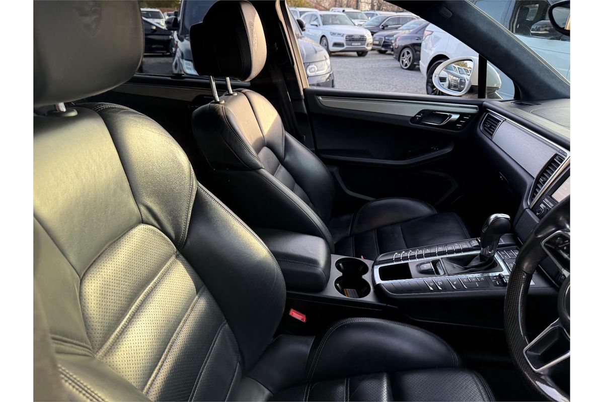 2015 Porsche Macan Turbo 95B