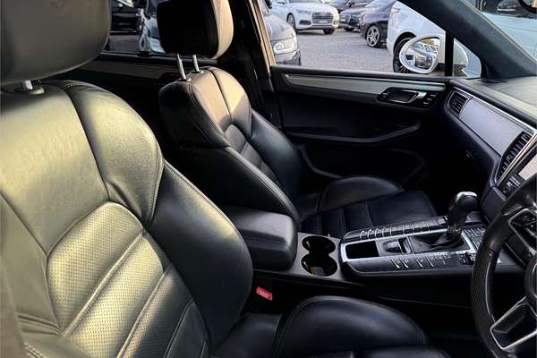 2015 Porsche Macan Turbo 95B