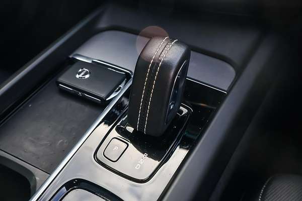 2022 Volvo XC60 Recharge Plug-In Hybrid