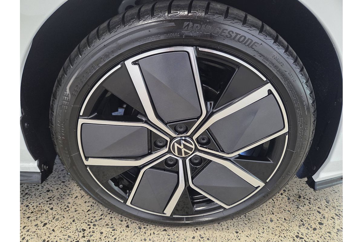 2025 Volkswagen Golf 110TSI R-Line 8.5