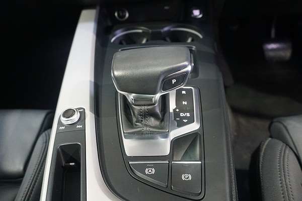 2023 Audi A4 35 TFSI S line B9