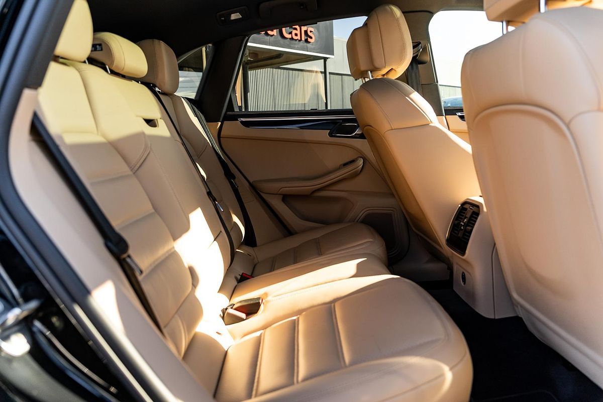 2023 Porsche Macan T 95B