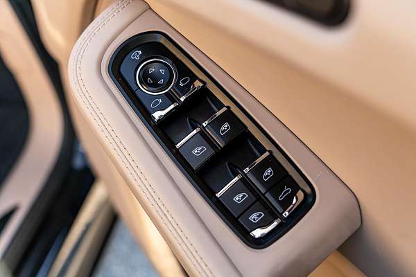 2023 Porsche Macan T 95B