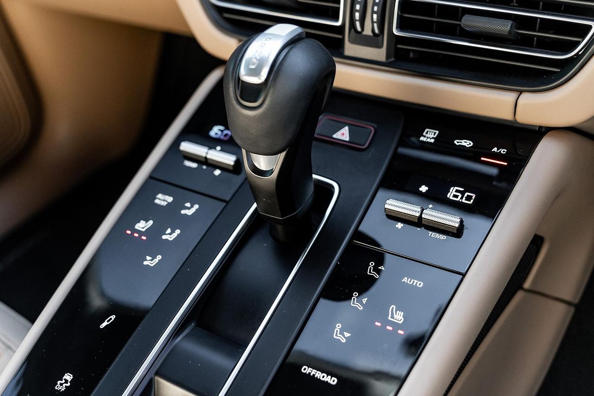 2023 Porsche Macan T 95B