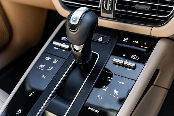 2023 Porsche Macan T 95B