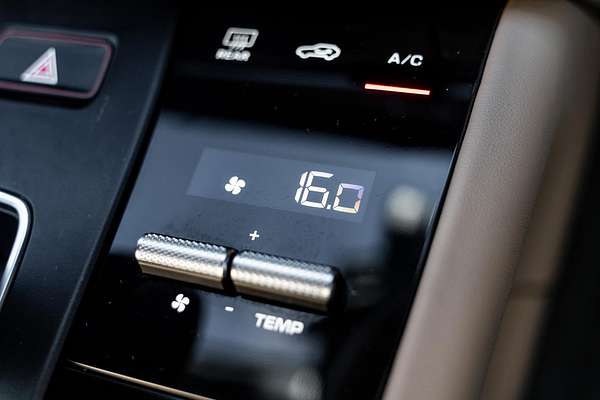 2023 Porsche Macan T 95B