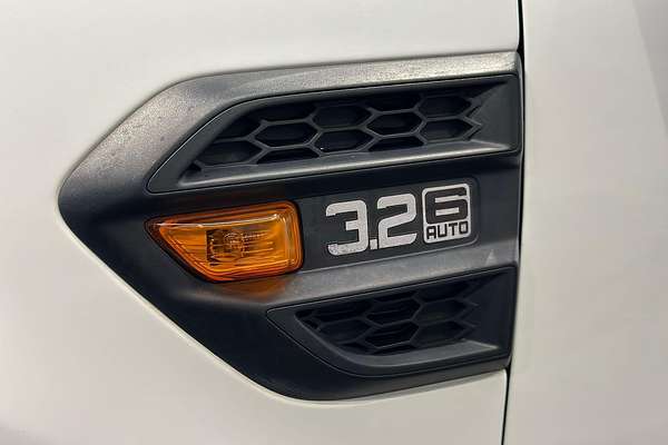 2016 Ford Everest Ambiente UA 3.2L