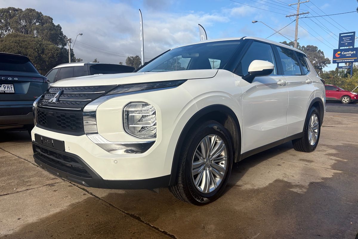 2022 Mitsubishi Outlander ES ZM