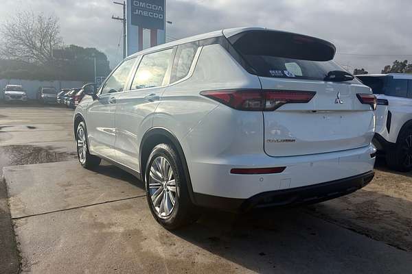 2022 Mitsubishi Outlander ES ZM