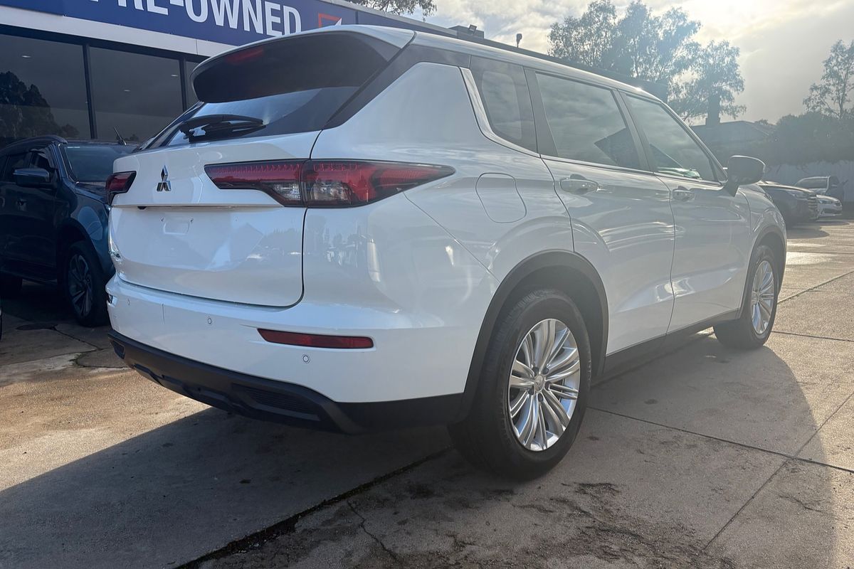 2022 Mitsubishi Outlander ES ZM