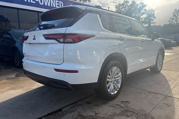 2022 Mitsubishi Outlander ES ZM