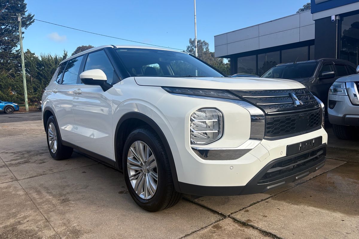 2022 Mitsubishi Outlander ES ZM