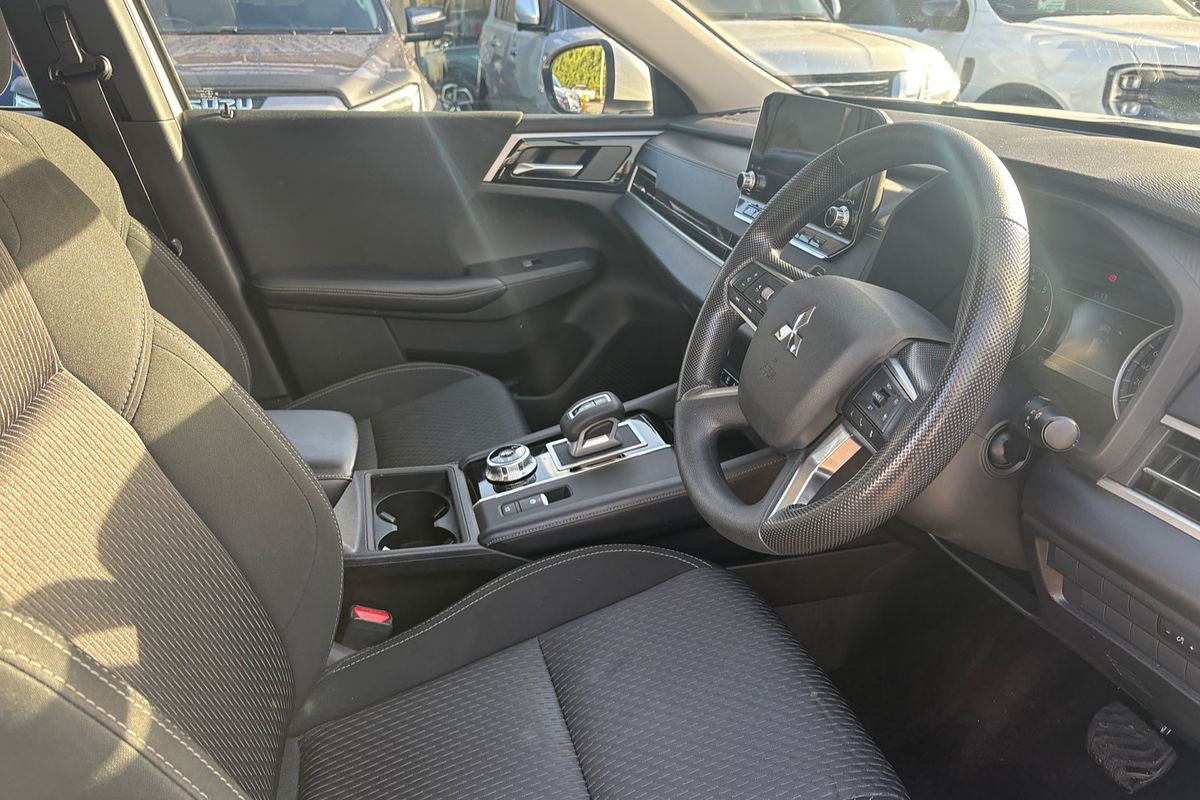 2022 Mitsubishi Outlander ES ZM