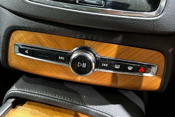 2021 Volvo XC90 T6 Inscription