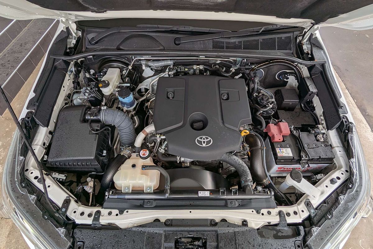 2024 Toyota Hilux SR5 48V GUN126R 4X4